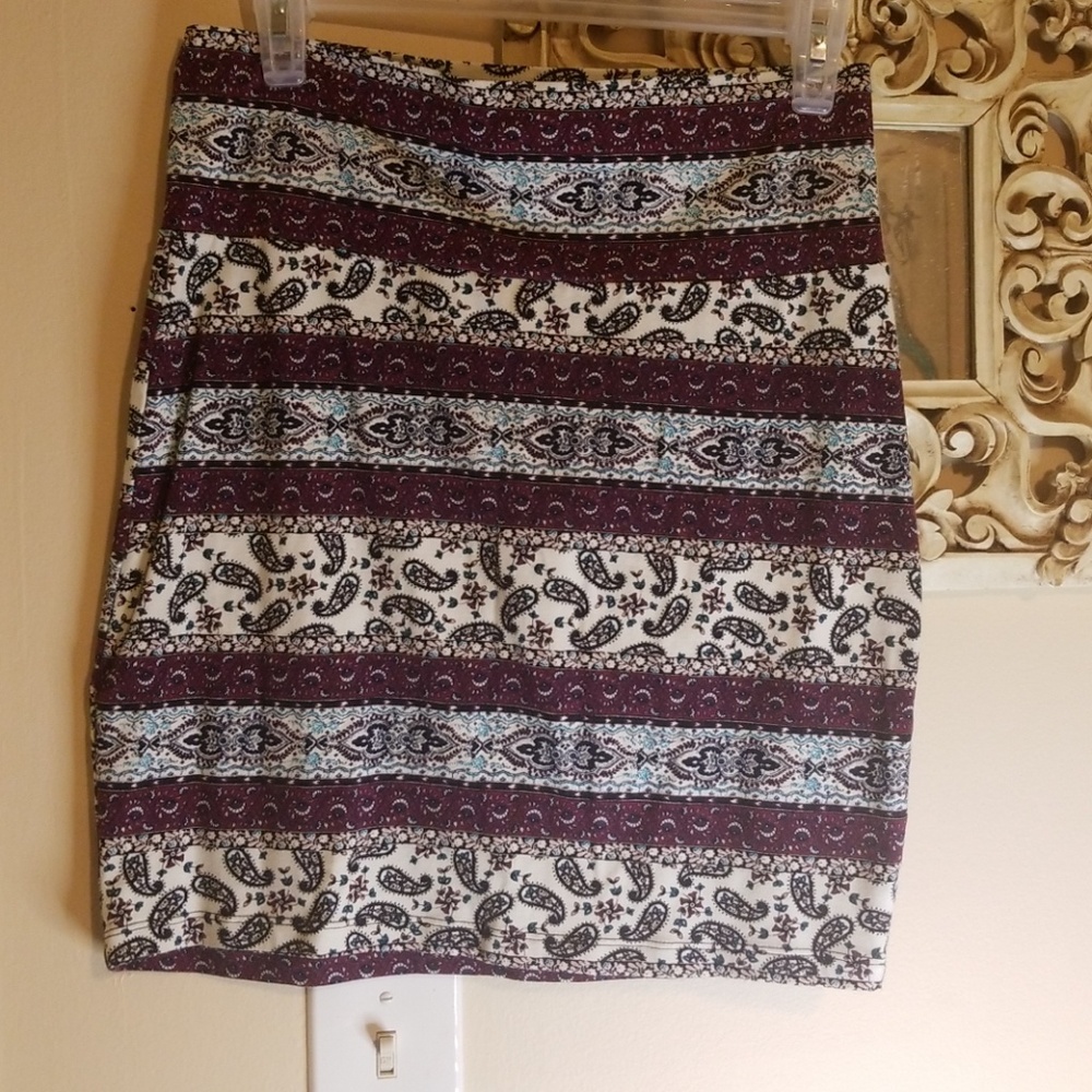 Short stretchy skirt.
